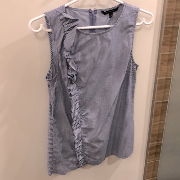 Banana Republic blue and white pin stripe sleeveless blouse size 4 - Picture 1 of 3